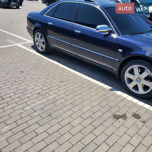 Седан Audi S8 1999 в Калуші