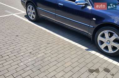 Седан Audi S8 1999 в 