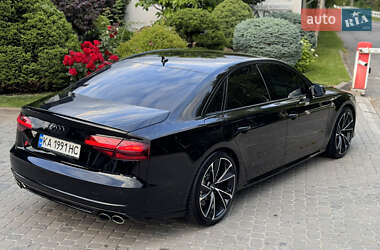 Седан Audi S8 2016 в 