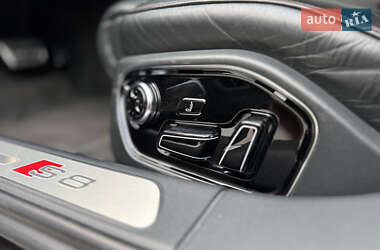 Седан Audi S8 2016 в 