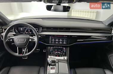 Седан Audi S8 2022 в 