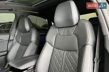 Седан Audi S8 2022 в 