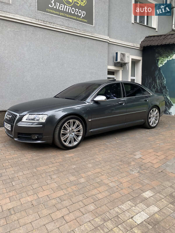 Седан Audi S8 2007 в Лубнах