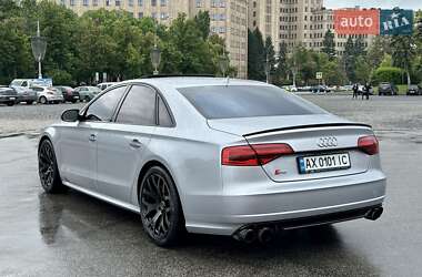 Седан Audi S8 2015 в 
