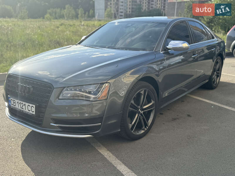 Седан Audi S8 2012 в Чернигове