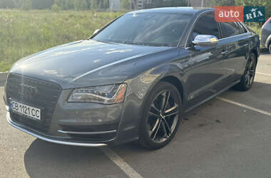 Седан Audi S8 2012 в 