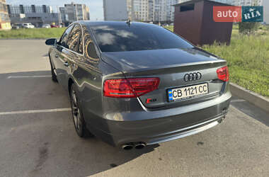 Седан Audi S8 2012 в 