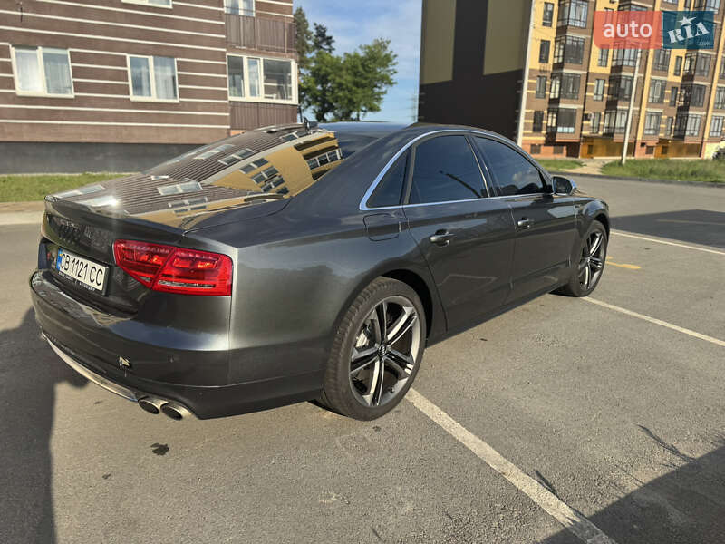 Седан Audi S8 2012 в Чернигове