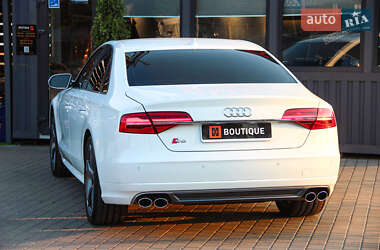Седан Audi S8 2014 в 