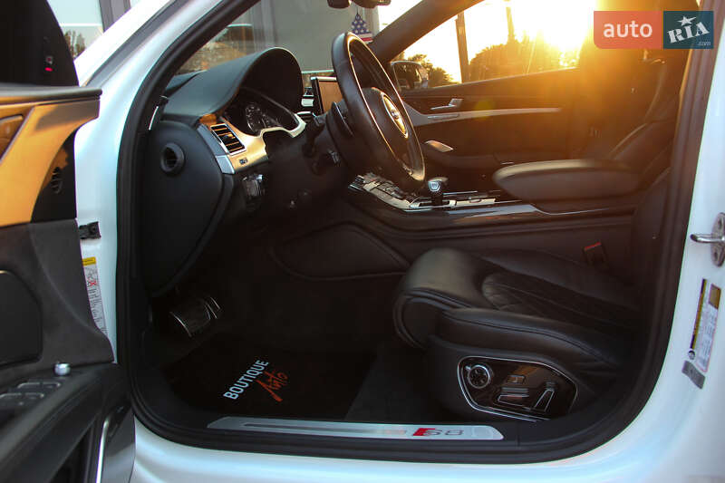 Седан Audi S8 2014 в Одессе