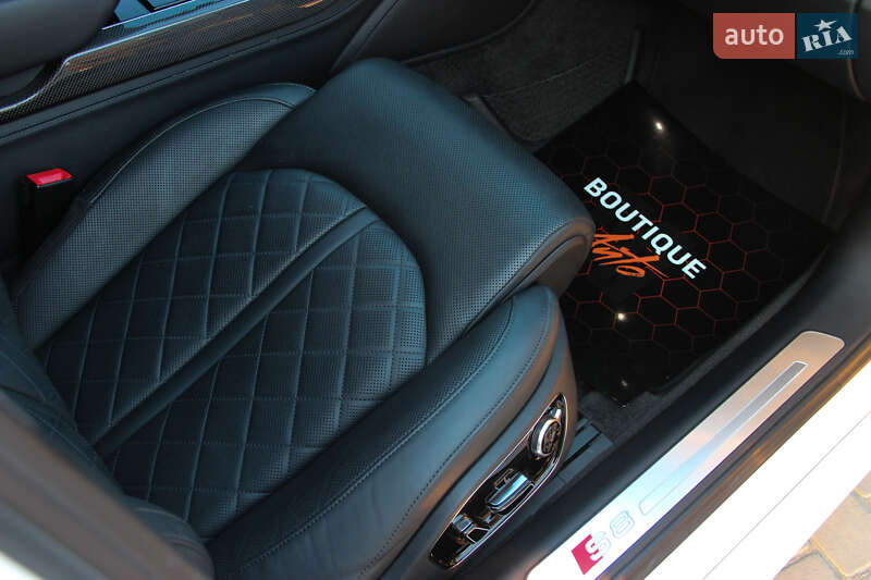 Седан Audi S8 2014 в Одессе