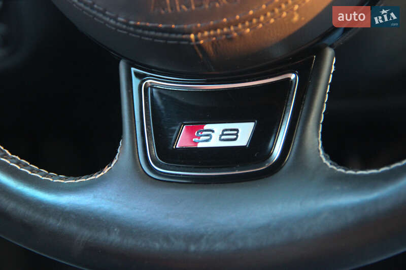 Седан Audi S8 2014 в Одессе
