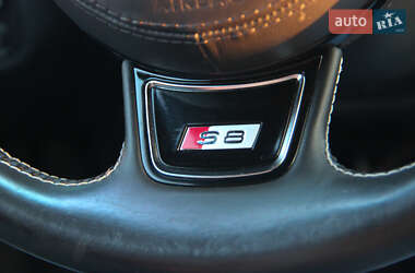 Седан Audi S8 2014 в 