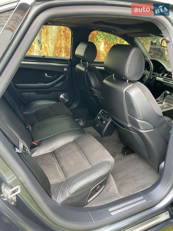 Седан Audi S8 2007 в Лубнах