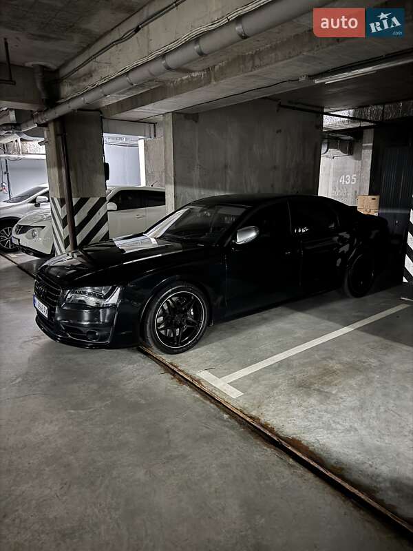 Седан Audi S8 2012 в Києві