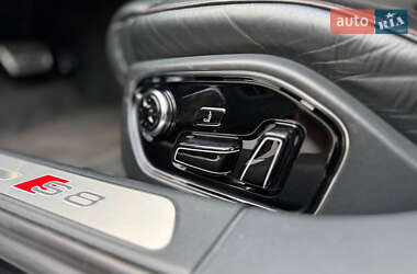 Седан Audi S8 2016 в 