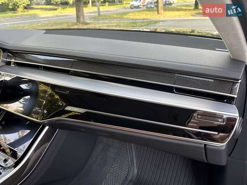 Седан Audi S8 2019 в Львове