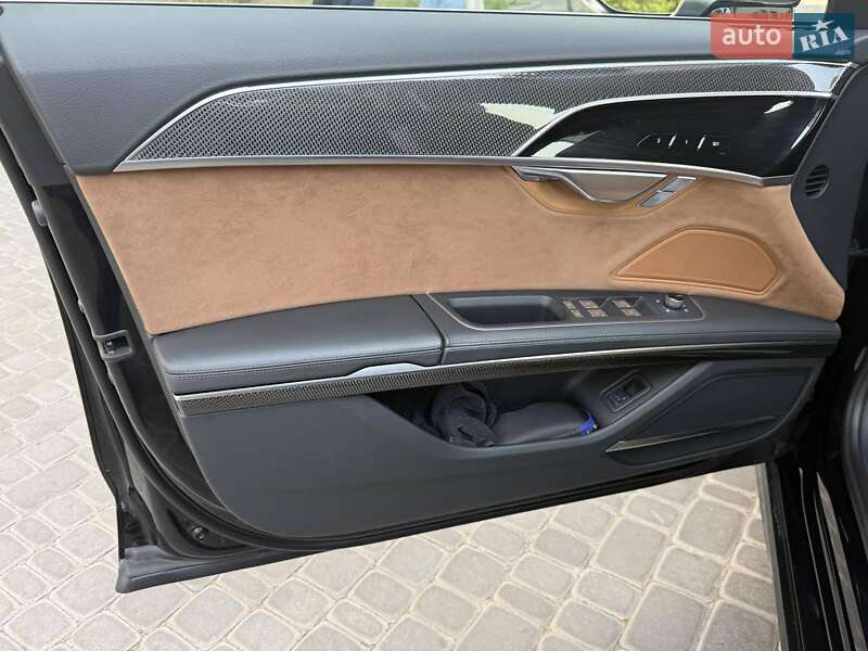 Седан Audi S8 2019 в Львове