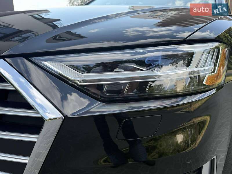 Седан Audi S8 2019 в Львове