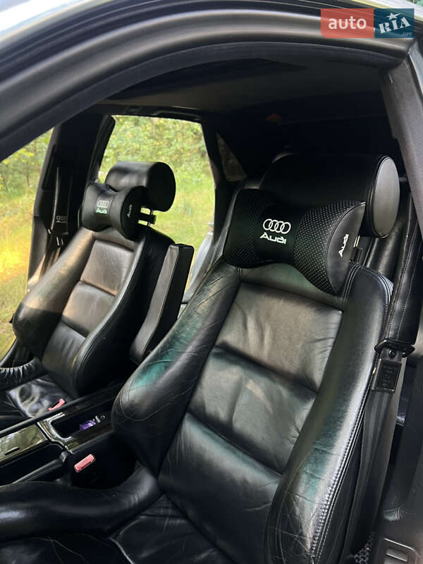 Седан Audi S8 1998 в Володимирі