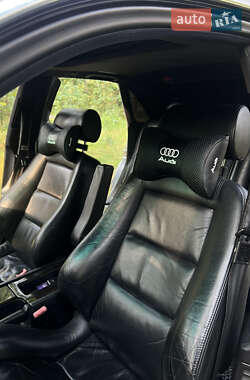 Седан Audi S8 1998 в 