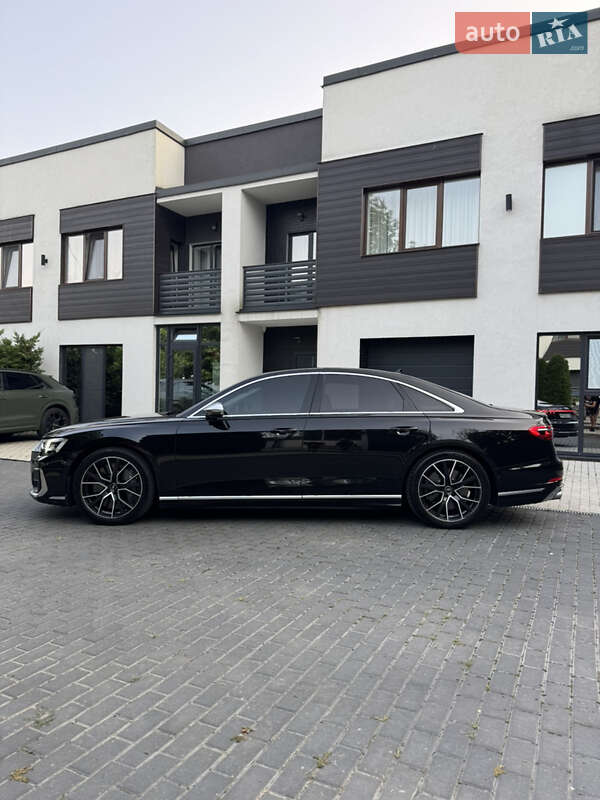 Седан Audi S8 2022 в Виннице