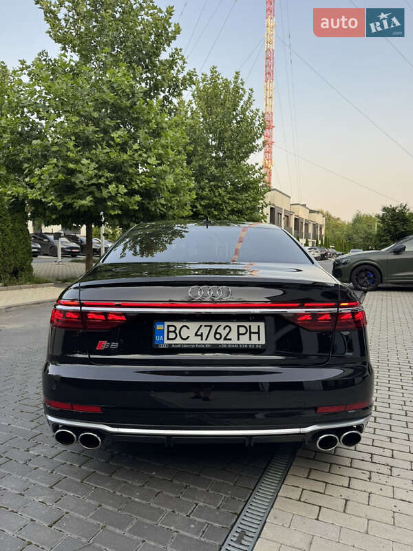 Седан Audi S8 2022 в Виннице