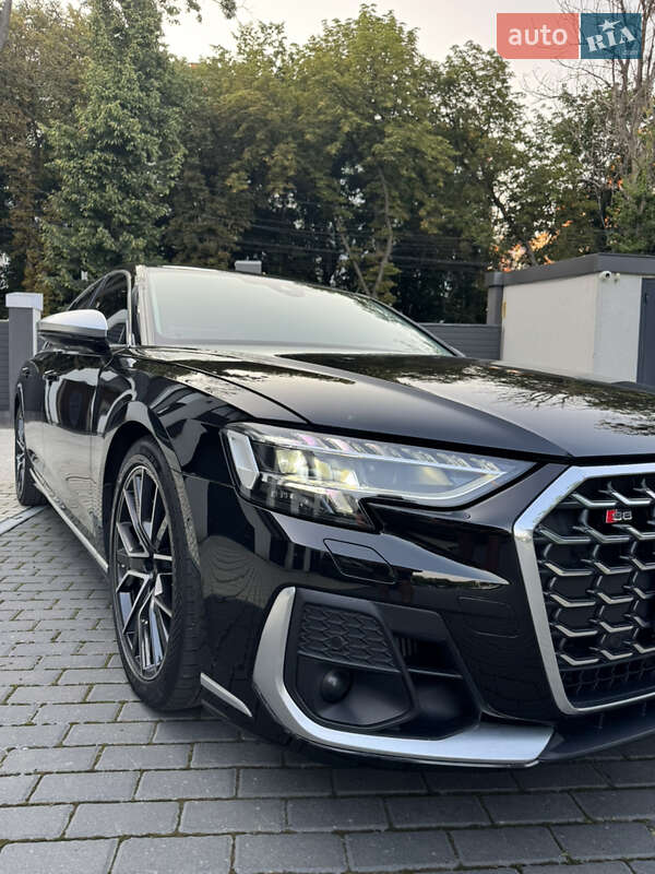 Седан Audi S8 2022 в Виннице