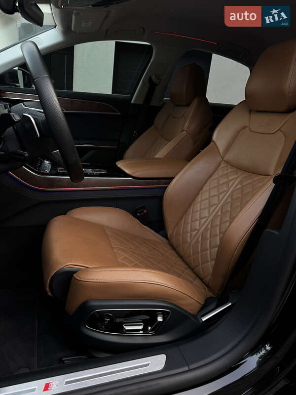 Седан Audi S8 2022 в Виннице