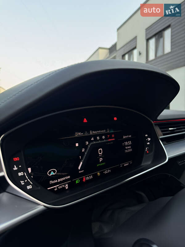 Седан Audi S8 2022 в Виннице