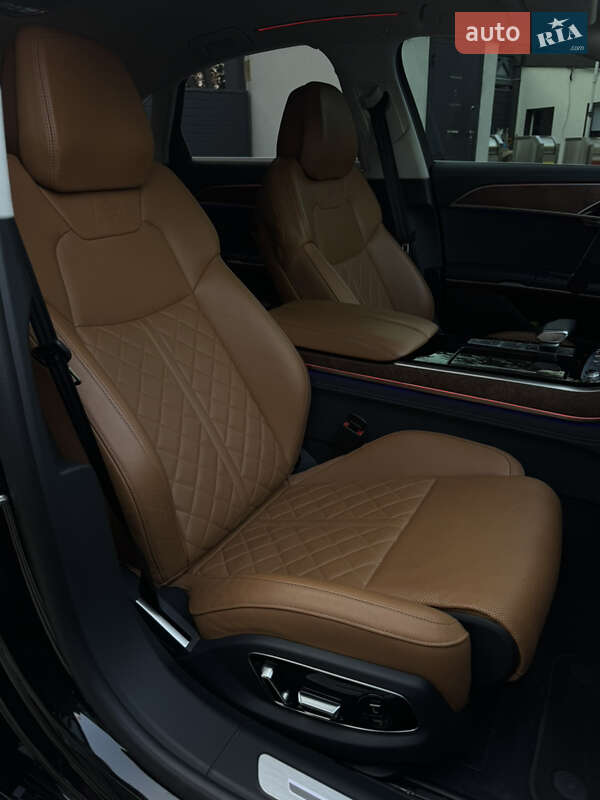 Седан Audi S8 2022 в Виннице