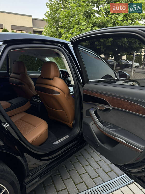 Седан Audi S8 2022 в Виннице