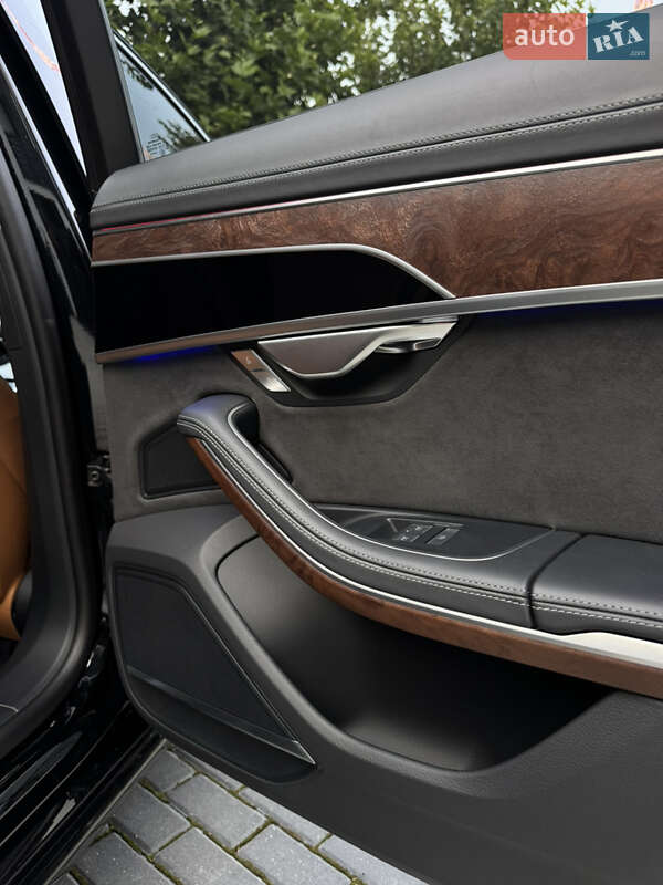 Седан Audi S8 2022 в Виннице