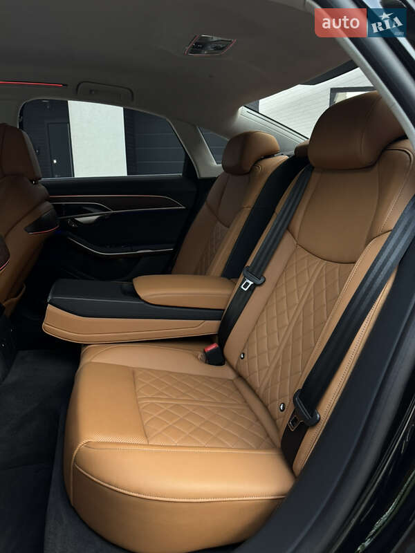 Седан Audi S8 2022 в Виннице