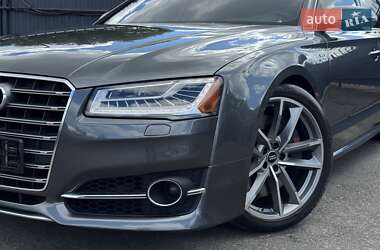 Седан Audi S8 2016 в 