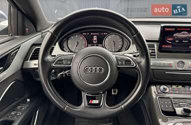 Седан Audi S8 2016 в 