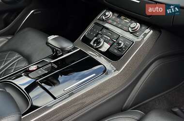 Седан Audi S8 2016 в 