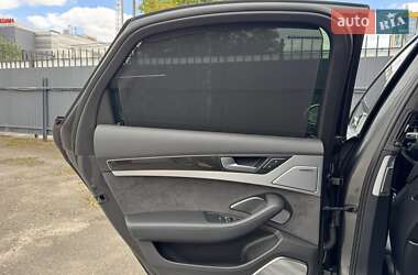 Седан Audi S8 2016 в 