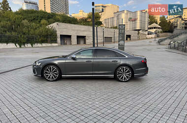 Седан Audi S8 2024 в 