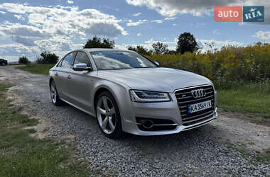 Седан Audi S8 2014 в Львові
