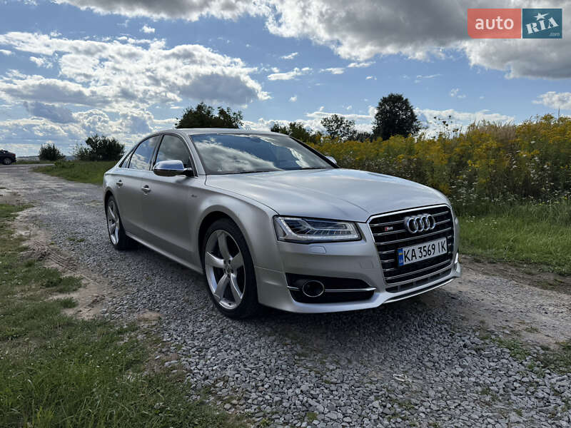 Седан Audi S8 2014 в 