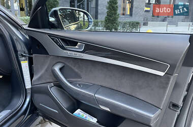 Седан Audi S8 2012 в 
