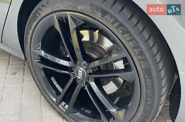 Седан Audi S8 2012 в 