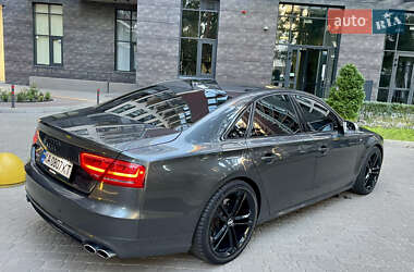 Седан Audi S8 2012 в 