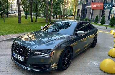 Седан Audi S8 2012 в 