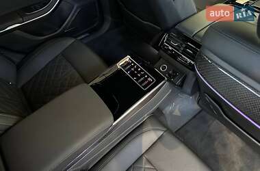 Седан Audi S8 2025 в 