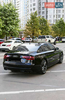 Седан Audi S8 2017 в 