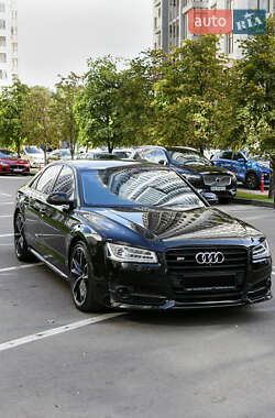 Седан Audi S8 2017 в 