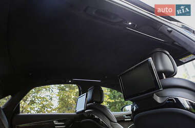 Седан Audi S8 2017 в 