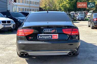 Седан Audi S8 2013 в 